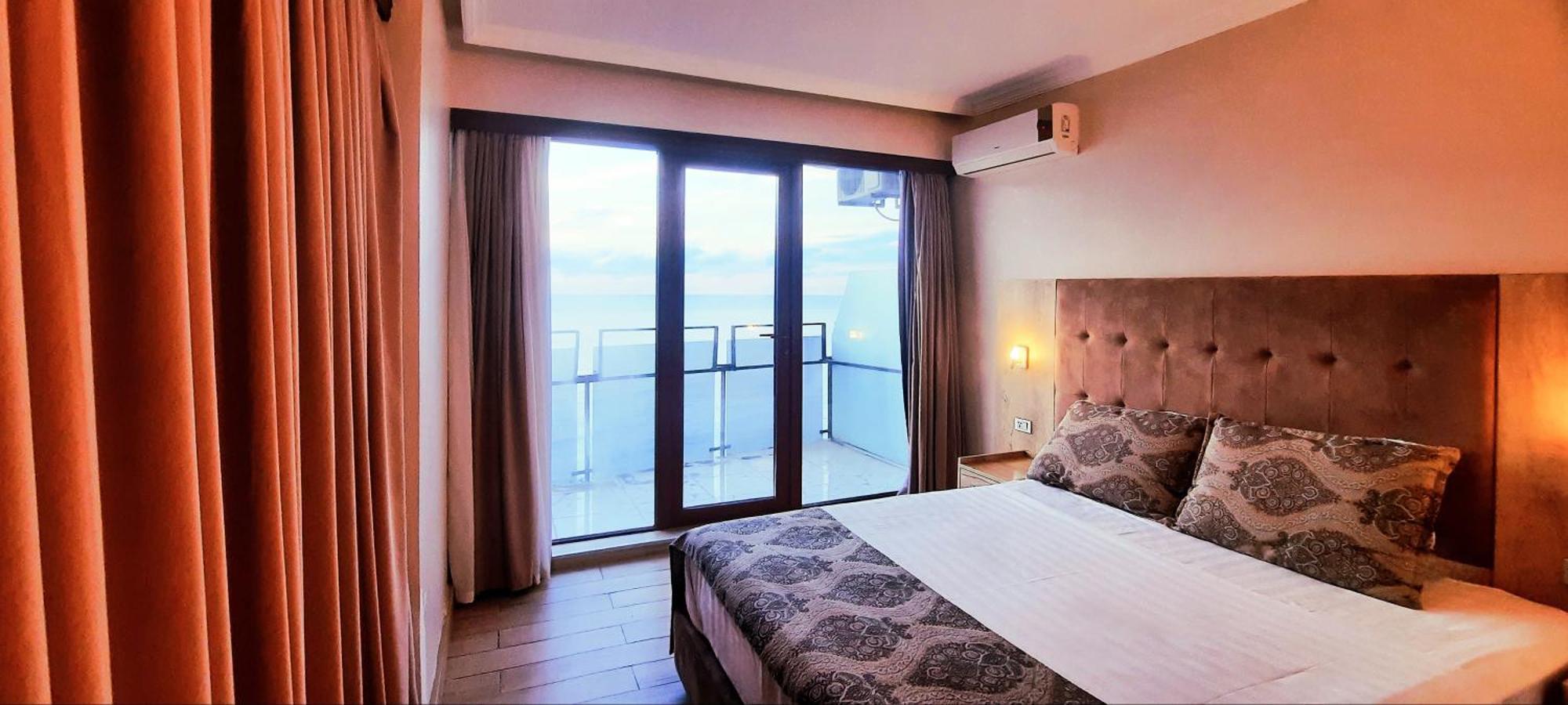 Ashtal Beach Hotel 巴统 外观 照片
