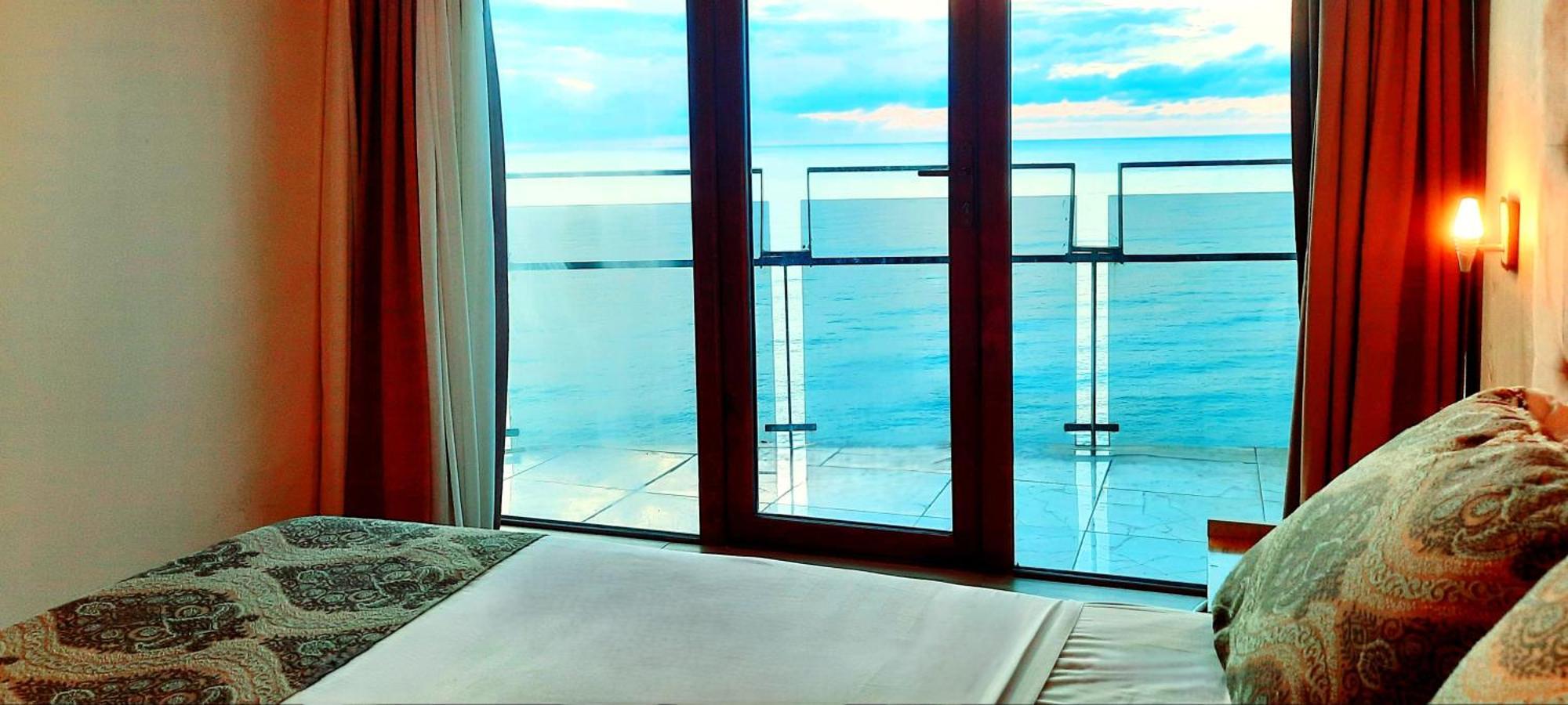 Ashtal Beach Hotel 巴统 外观 照片