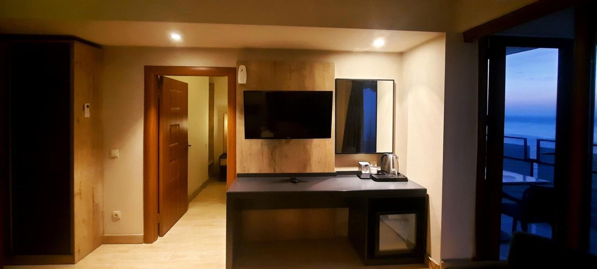 Ashtal Beach Hotel 巴统 外观 照片